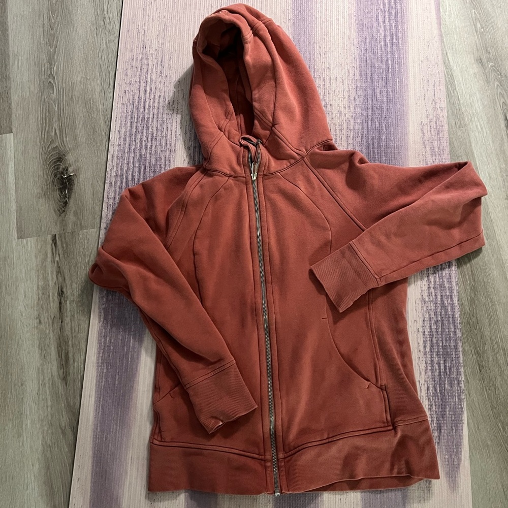 Lululemon Scuba Hoodie - fitted